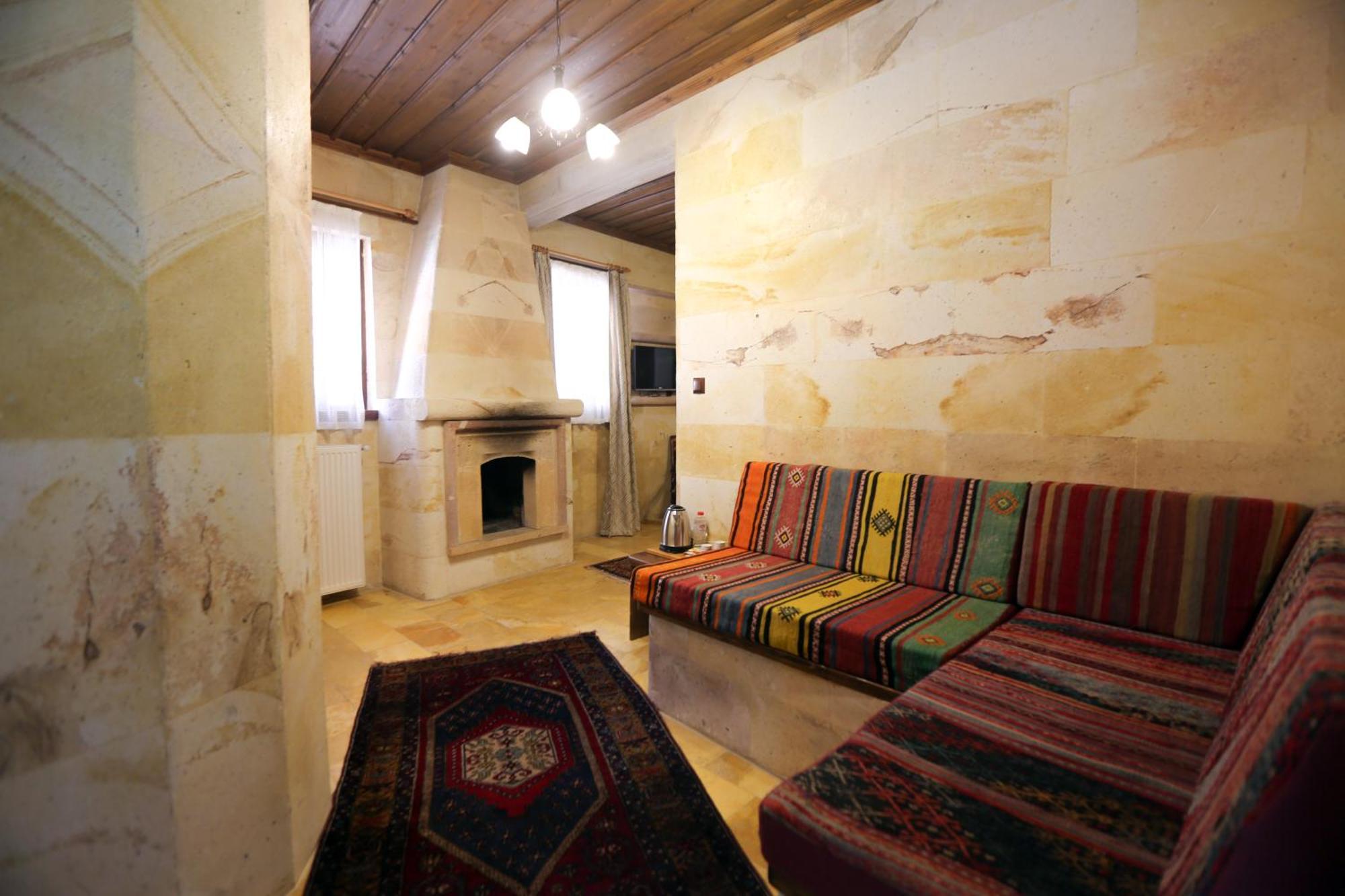 Akuzun Stone Hotel Ürgüp Bagian luar foto